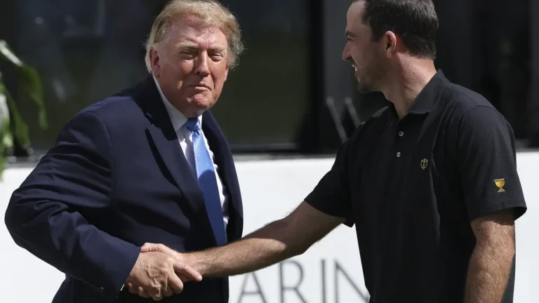 Trump se hizo presente en la Presidents Cup en Medinah